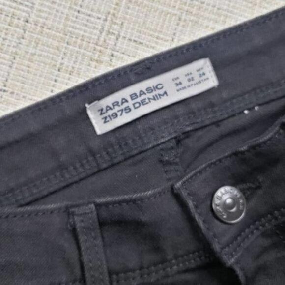 Zara Womens Skinny‎ Jeans Size 2 Black High Rise Sequin Distressed Raw Hem - Picture 2 of 3